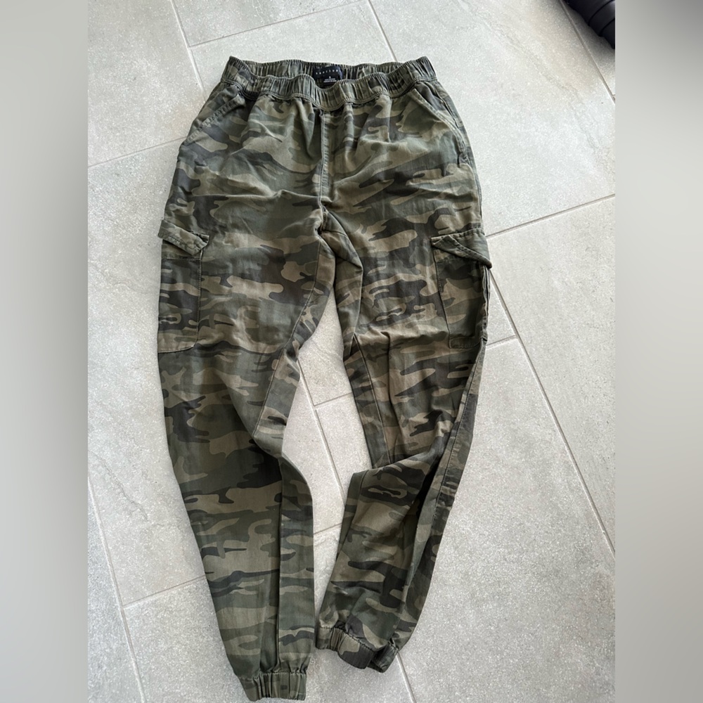 Nice camo jogger pants from Sanctuary !